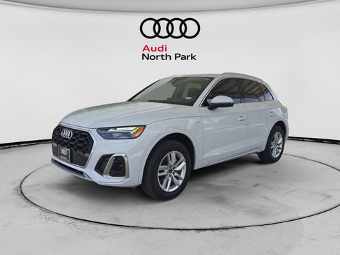 Used 2023 Audi Q5 2.0T Premium w/ Convenience Package AWD/4WD image 1