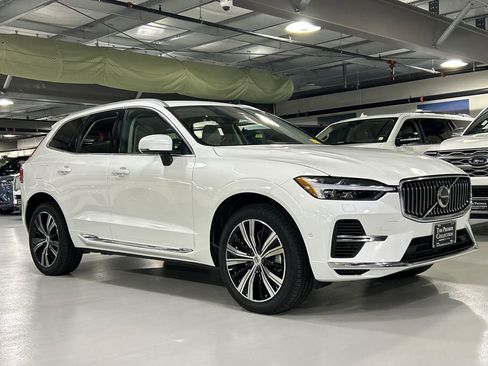 Certified 2023 Volvo XC60 T8 Plus AWD/4WD image 1