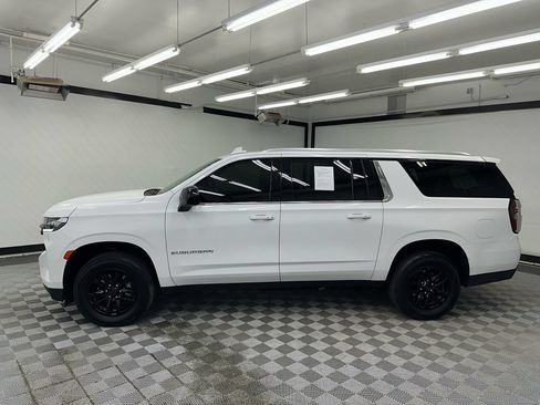 Used 2023 Chevrolet Suburban LT AWD/4WD image 2