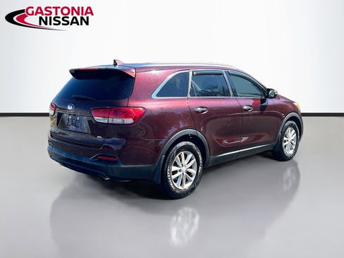 Used 2018 Kia Sorento LX image 9