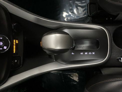 Used 2020 Chevrolet Trax LT w/ LT Convenience Package image 21