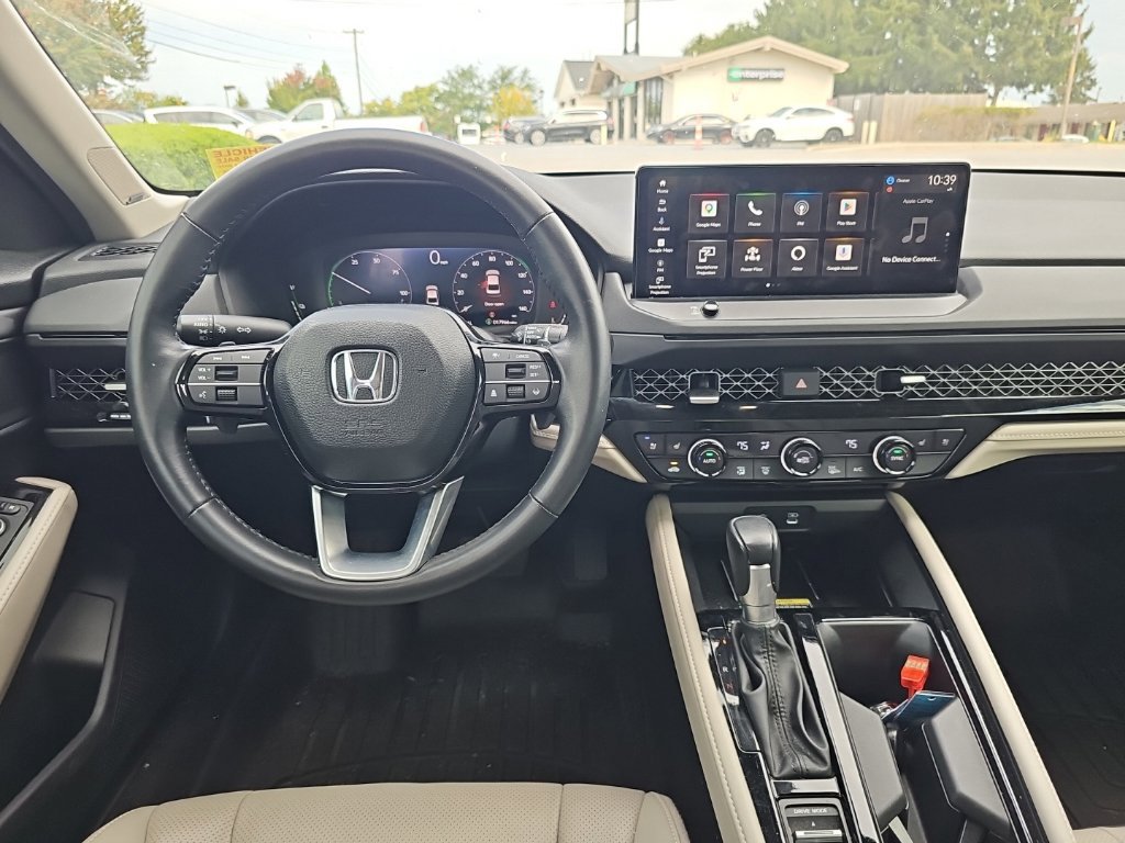 Used 2024 Honda Accord Touring image 2