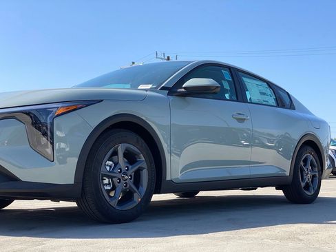 New 2026 Kia K4 FWD image 10