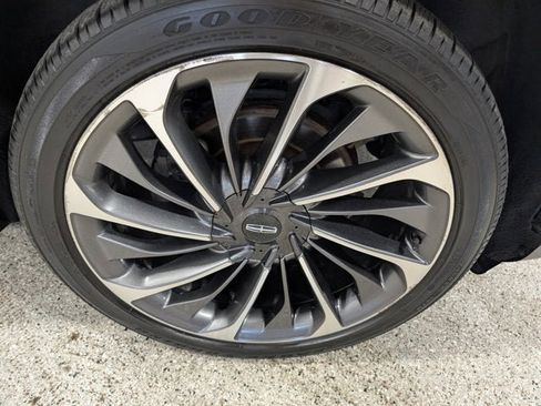 Used 2020 Lincoln Aviator Reserve w/ Equipment Group 202A image 12