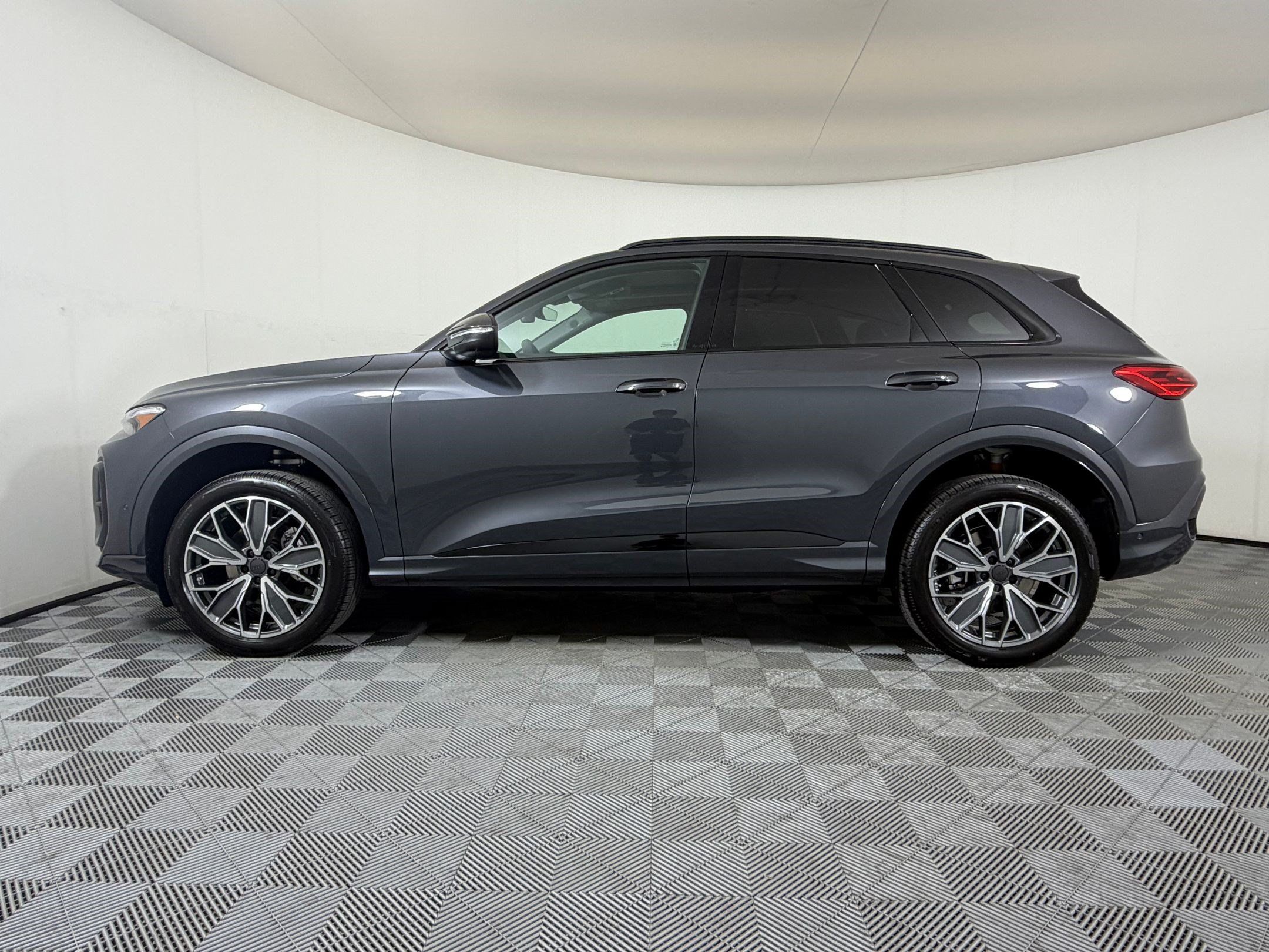 New 2026 Audi Q5 Premium Plus AWD/4WD image 2