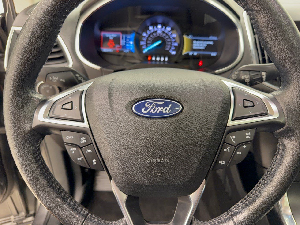 Used 2019 Ford Edge Titanium w/ Equipment Group 301A FWD image 10