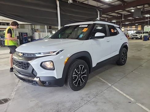 Used 2023 Chevrolet TrailBlazer ACTIV image 2