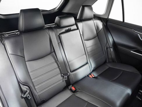 Used 2021 Toyota RAV4 Limited image 10