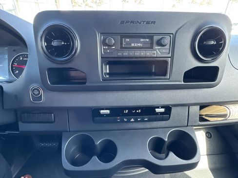 Used 2025 Mercedes-Benz Sprinter 2500 image 23