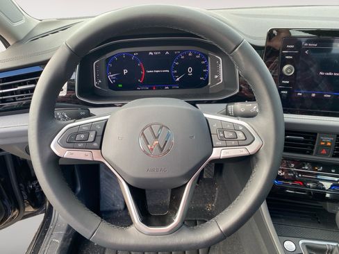 Used 2025 Volkswagen Jetta SEL FWD image 11