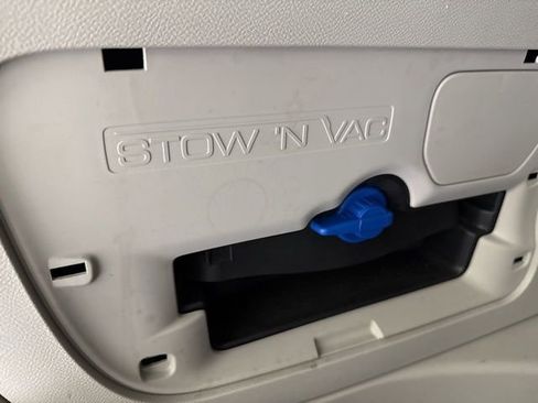 Used 2021 Chrysler Pacifica Touring-L w/ Uconnect Theater Family Group image 34