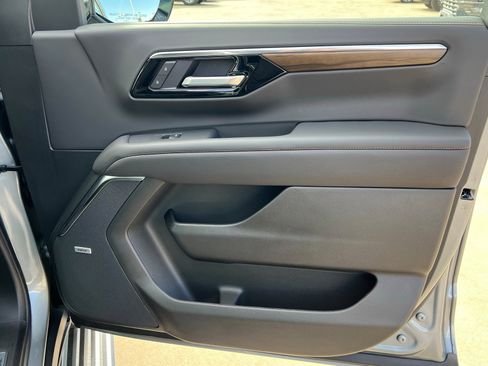 New 2026 Chevrolet Suburban High Country image 25