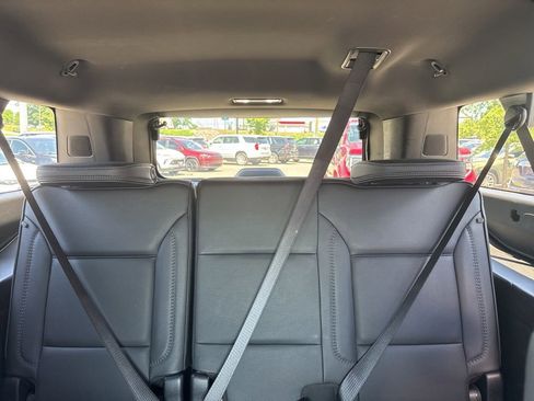 Used 2025 GMC Yukon XL Denali RWD image 27