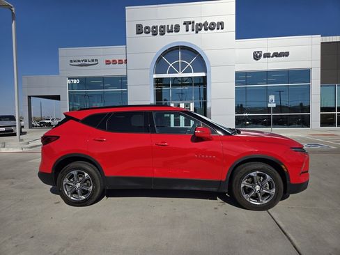 Used 2024 Chevrolet Blazer LT image 2