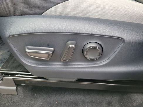 Certified 2025 Toyota Tacoma TRD Sport image 17