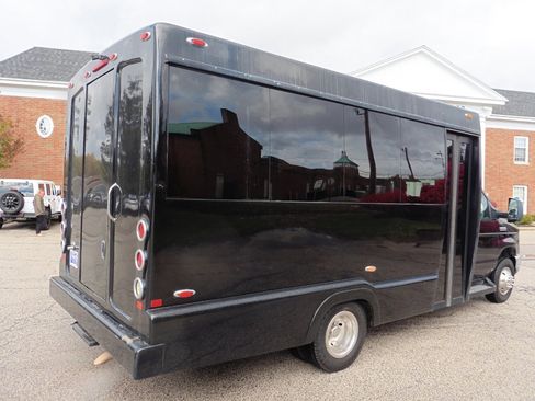 Used 2011 Ford E-450 and Econoline 450 Super Duty w/ Shuttle Bus Prep Pkg image 29