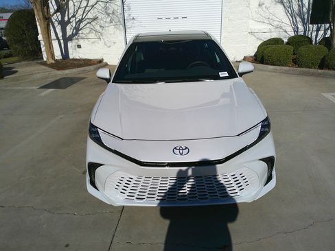 Used 2025 Toyota Camry XSE image 3