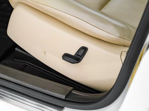 Used 2013 Mercedes-Benz GLK 350 2WD image 24