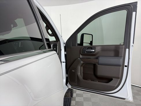 Used 2023 GMC Sierra 2500 Denali w/ Denali Ultimate Package image 30
