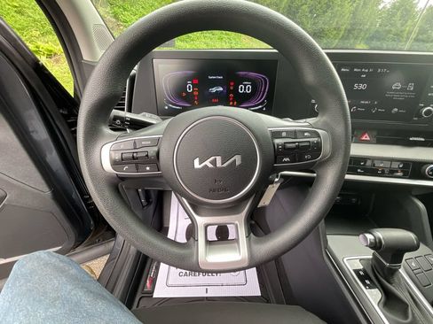 Used 2024 Kia Sportage LX AWD/4WD image 15