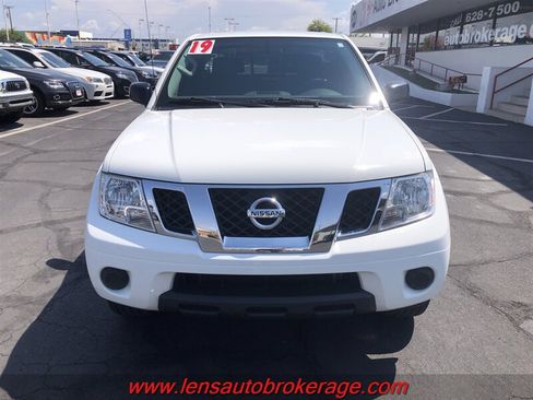 Used 2019 Nissan Frontier SV RWD image 3