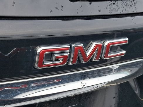Used 2024 GMC Terrain SLE w/ Driver Convenience Package FWD image 11
