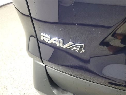 Used 2022 Toyota RAV4 XLE image 6