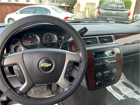 Used 2011 Chevrolet Avalanche LS image 10