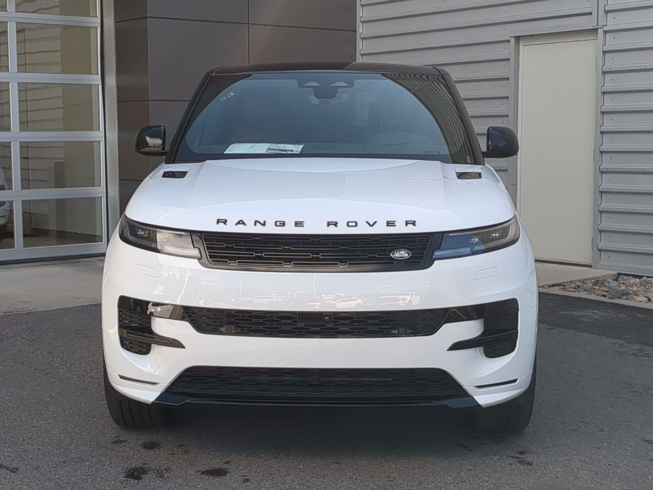 New 2027 Land Rover Range Rover Sport Dynamic SE AWD/4WD image 2