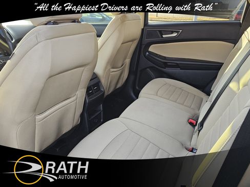 Used 2022 Ford Edge SE w/ Black Appearance Package image 16