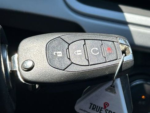 Used 2024 Chevrolet Trax RS w/ Sunroof Package image 30