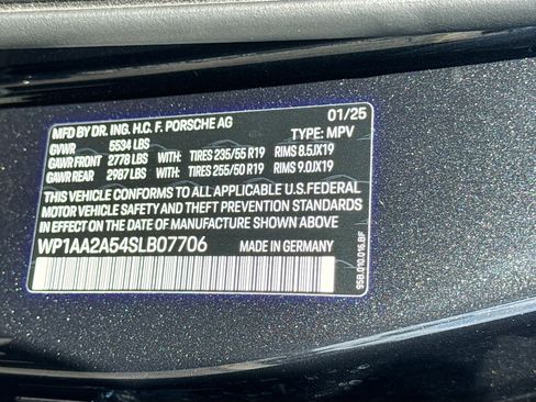 Used 2025 Porsche Macan AWD/4WD image 44