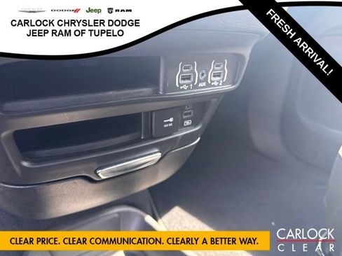 Used 2022 Chrysler Pacifica Touring FWD image 25