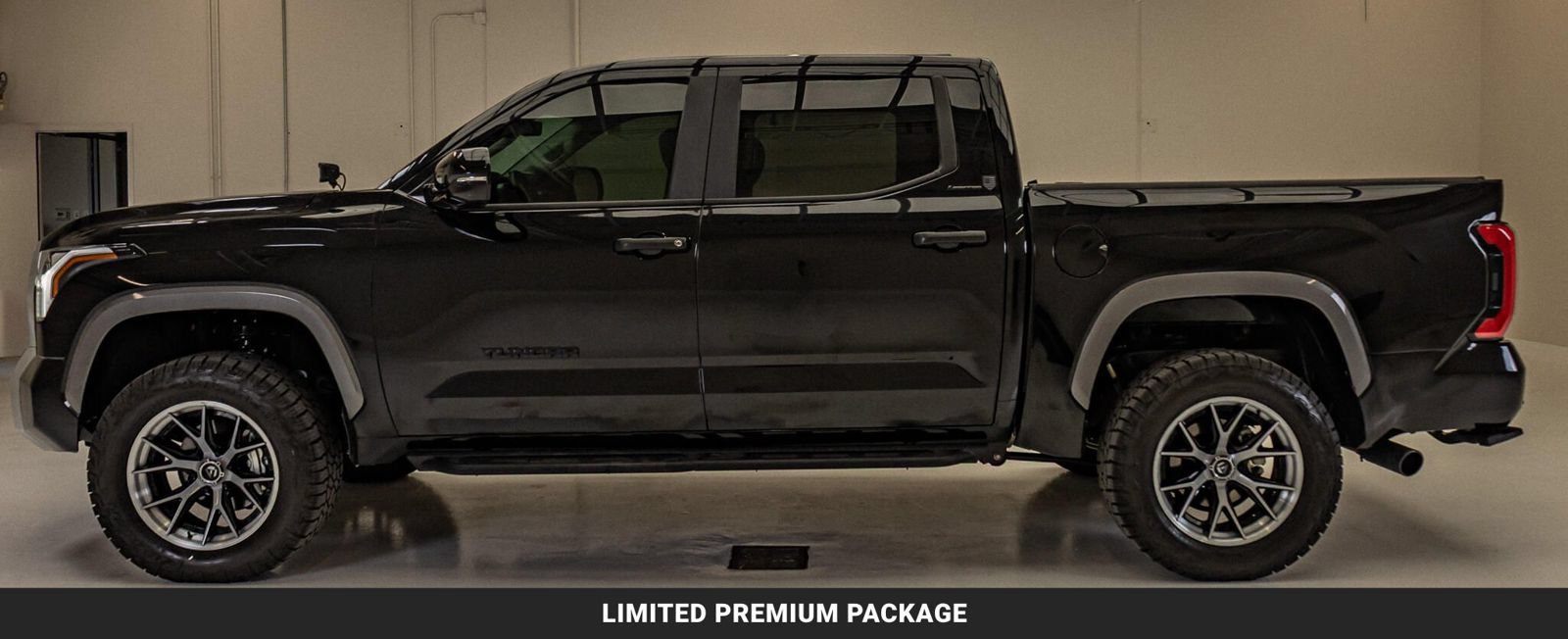 Used 2024 Toyota Tundra Limited AWD/4WD image 5