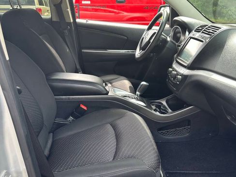 Used 2011 Dodge Journey Mainstreet w/ Safe & Sound Group FWD image 9