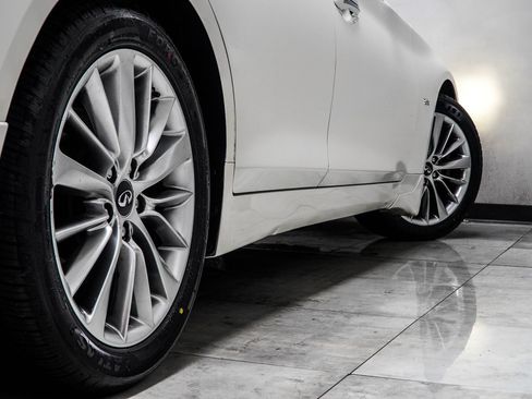 Used 2018 INFINITI Q50 Luxe w/ Essential Package (3.0T Luxe) RWD image 16