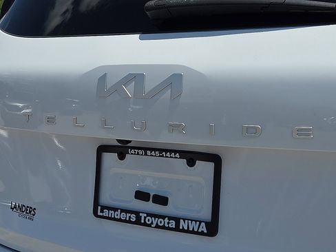 Used 2024 Kia Telluride S FWD image 8