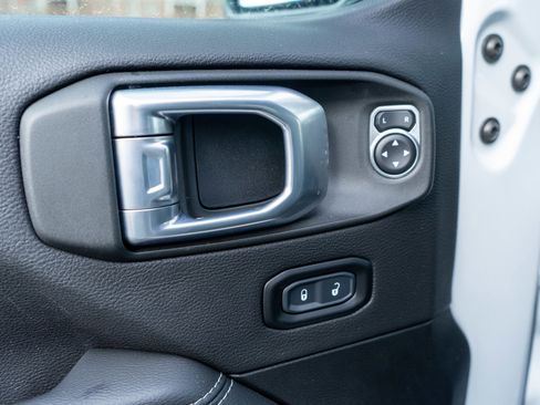 Used 2023 Jeep Wrangler Sahara w/ Cold Weather Group image 15