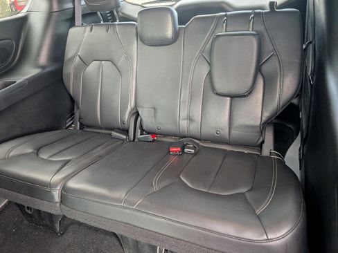 Used 2021 Chrysler Pacifica Touring-L w/ Uconnect Theater Family Group image 9