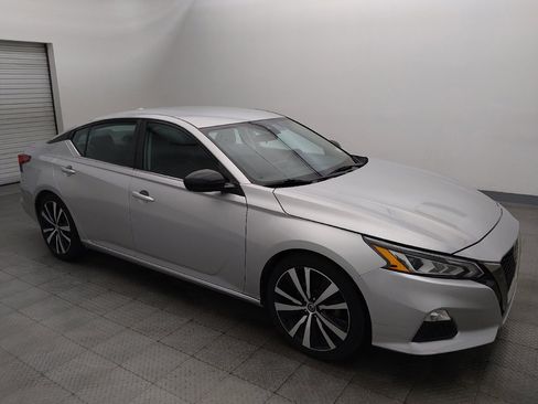 Used 2021 Nissan Altima 2.5 SR FWD image 11