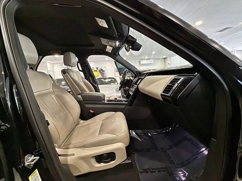 Used 2017 Land Rover Discovery SE AWD/4WD image 24