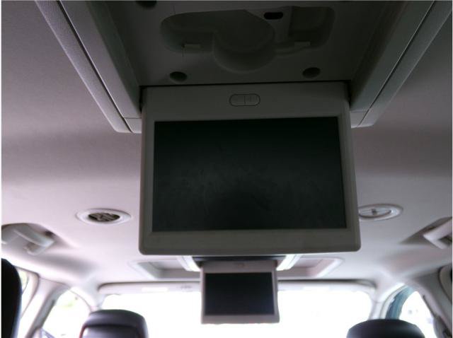 Used 2014 Chrysler Town & Country Touring-L FWD image 7