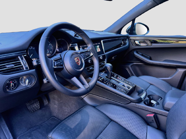 Certified 2026 Porsche Macan AWD/4WD image 4