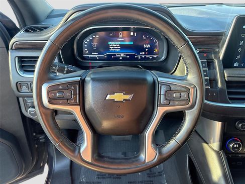 Used 2023 Chevrolet Suburban LT w/ Luxury Package image 11