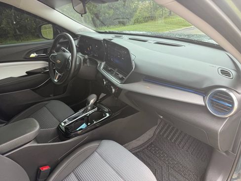 Used 2025 Chevrolet Trax LT w/ Driver Confidence Package FWD image 22