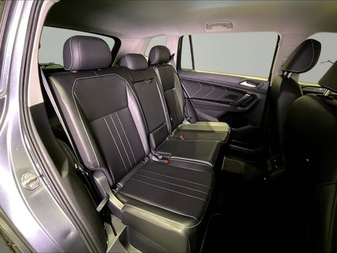 Used 2023 Volkswagen Tiguan SE image 24
