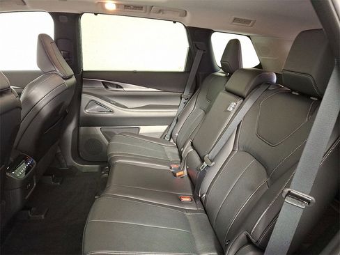 Certified 2025 INFINITI QX60 Luxe image 14