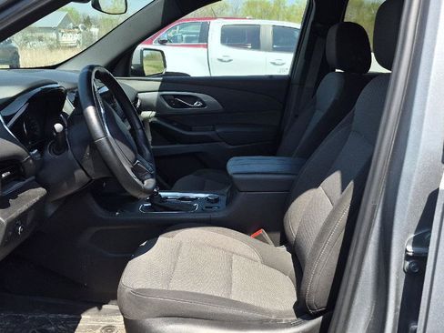 Used 2023 Chevrolet Traverse LT image 6