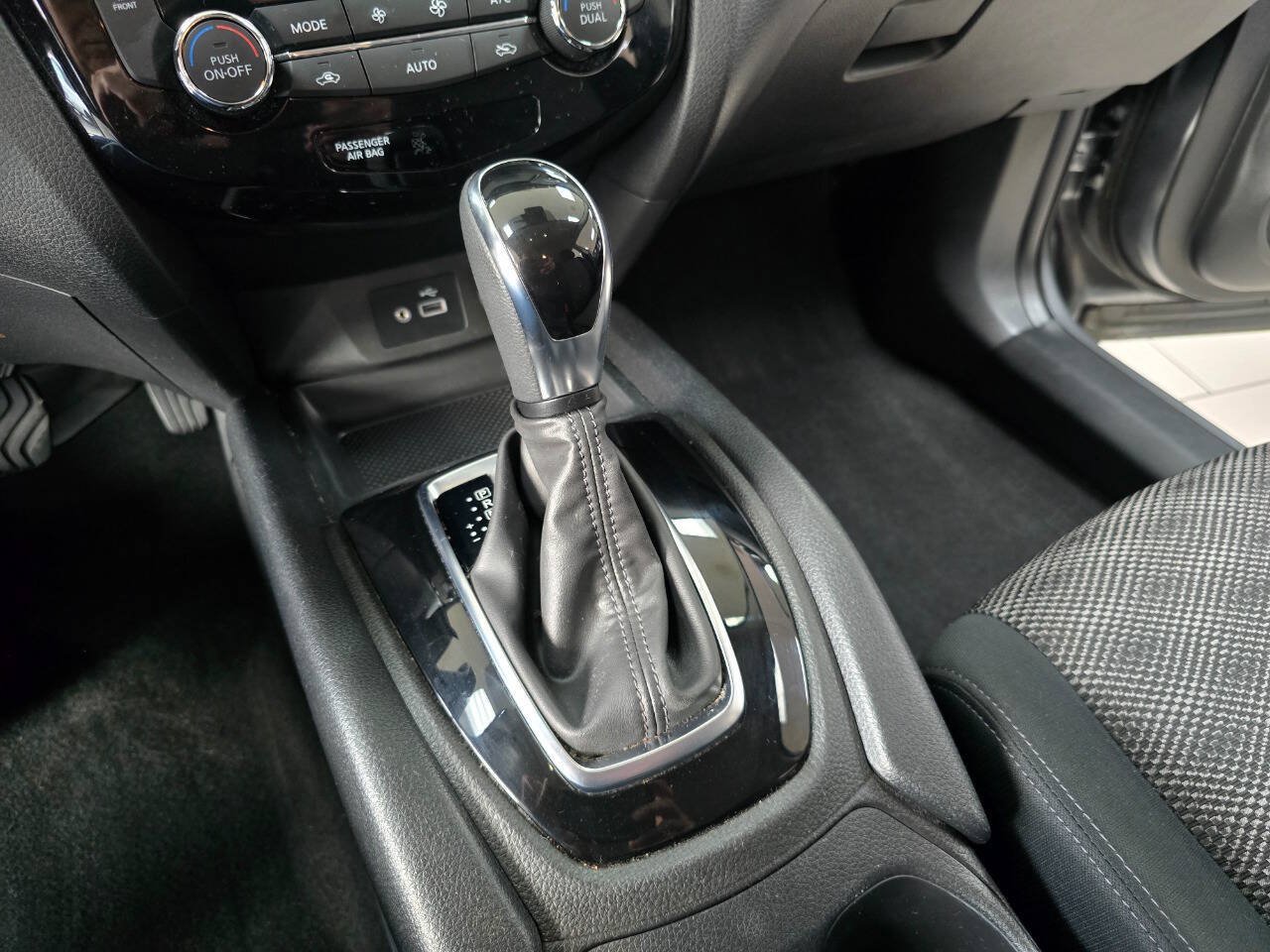 Used 2022 Nissan Rogue Sport SV AWD/4WD image 32