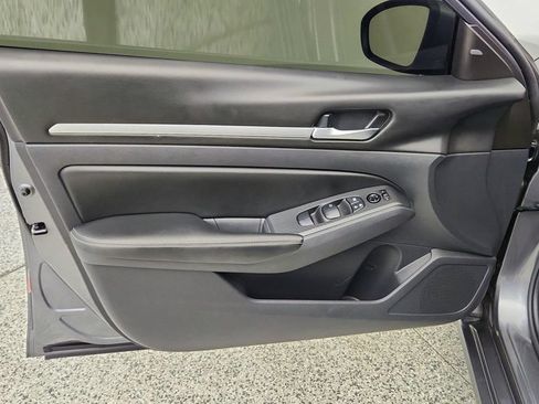 Used 2022 Nissan Altima 2.5 SV FWD image 10